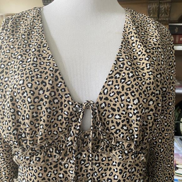 Altar'd State V Neck Tie Babydoll Dress Size Medium Animal Print NEW NWT AE203 - Picture 6 of 8